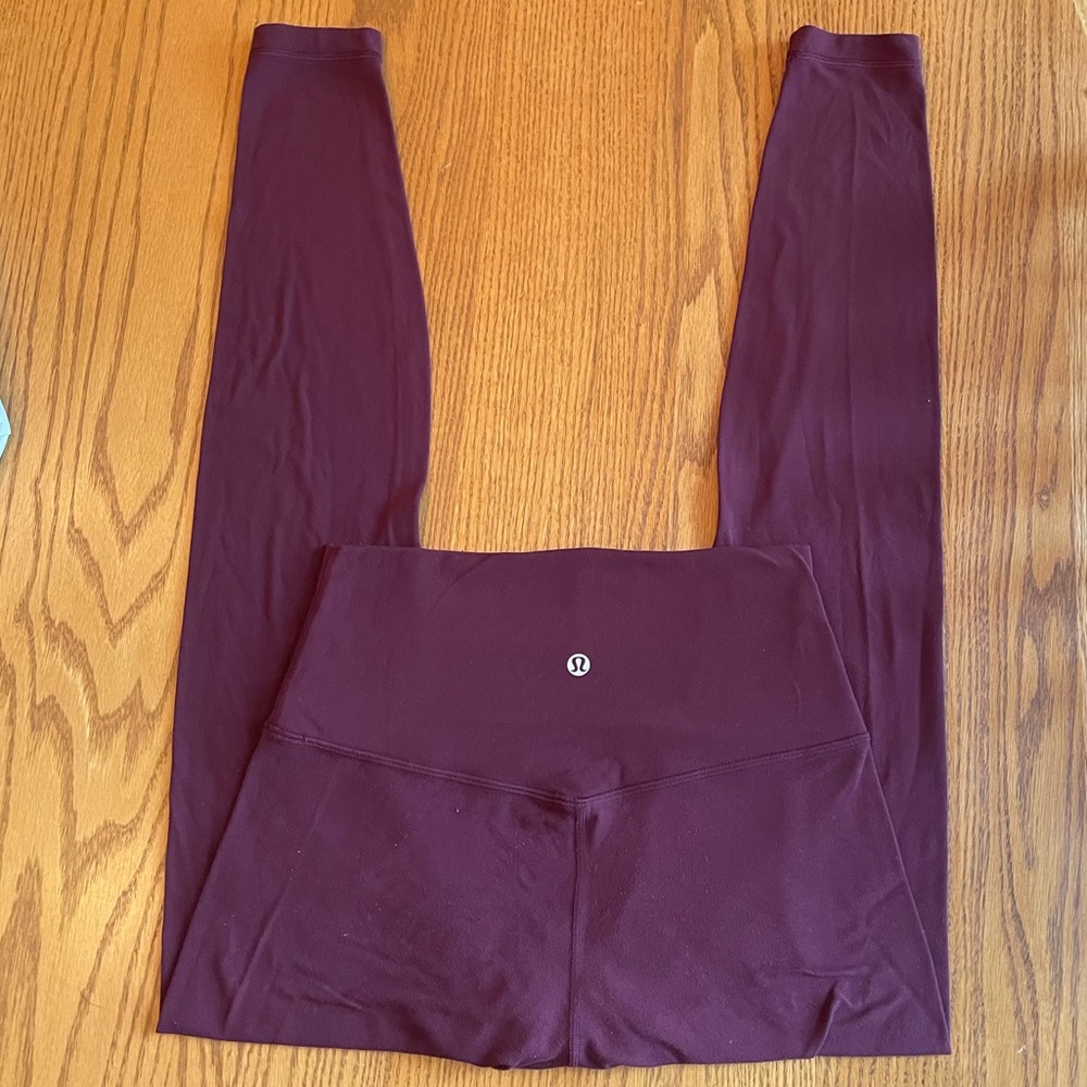 Lululemon Align High Rise Pant

Size - 6

Color - Cassis